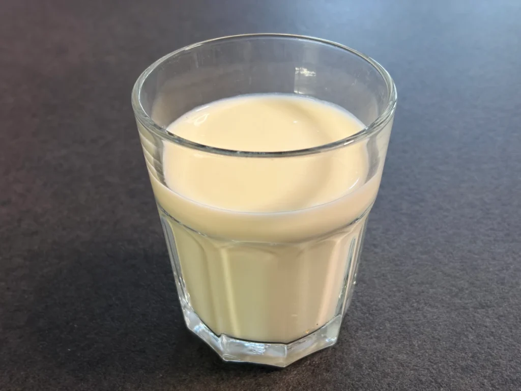 Frischer Kefir in Glas